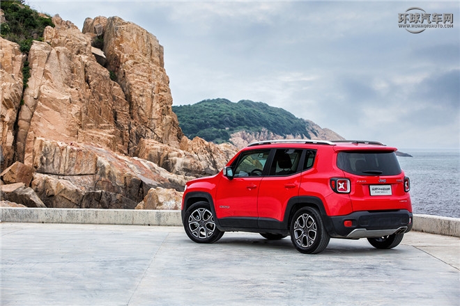 Jeep自由俠官方圖片