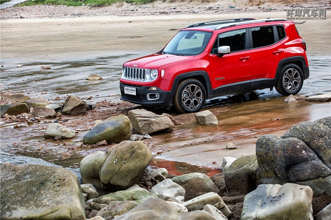 Jeep自由俠官方圖片