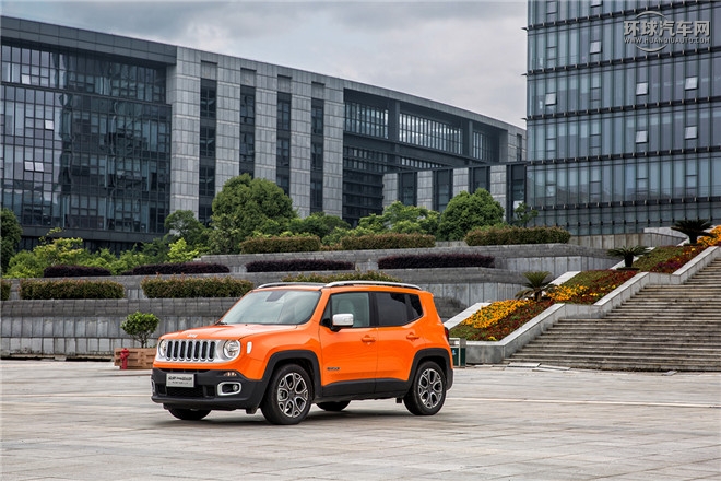 Jeep自由俠官方圖片