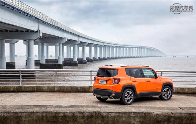 Jeep自由俠官方圖片