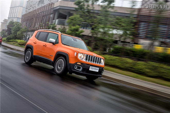 Jeep自由俠官方圖片