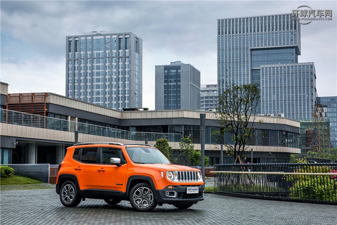 Jeep自由俠官方圖片