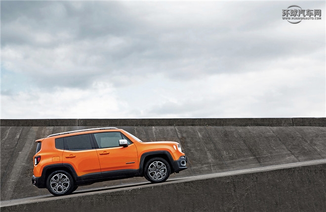 Jeep自由俠官方圖片