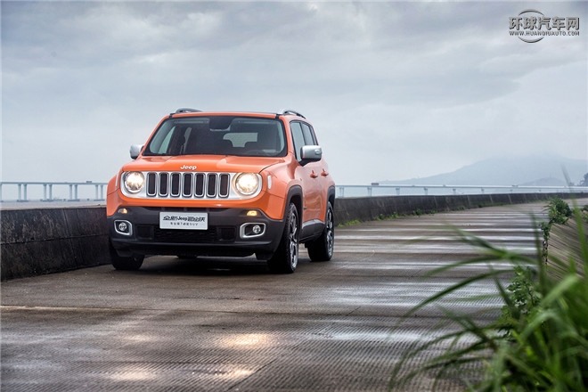 Jeep自由俠官方圖片