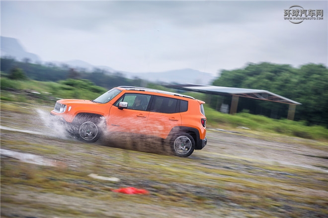 Jeep自由俠官方圖片