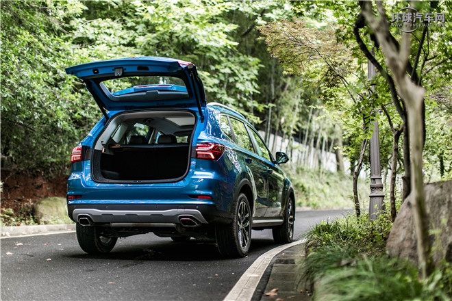 2016款 2.0T 四驅互聯網智尊版