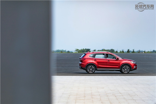 2016款 2.0T 四驅(qū)互聯(lián)網(wǎng)智尊版