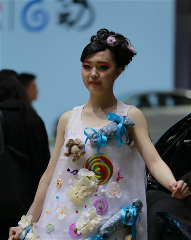 吐槽那些年車模們的雷人造型