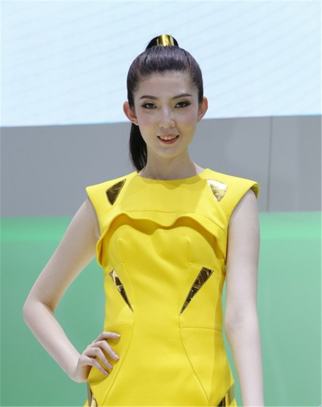 吐槽那些年車模們的雷人造型