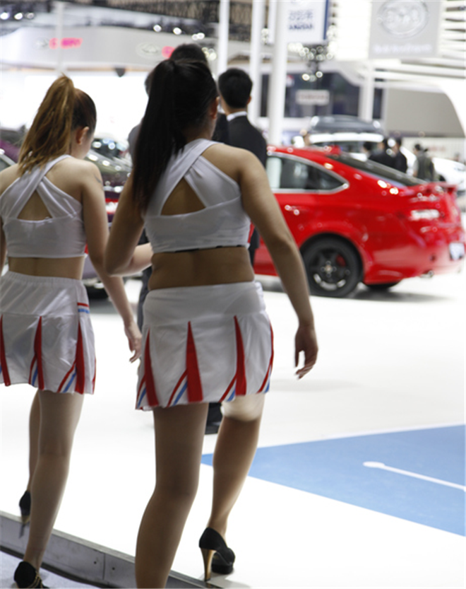 吐槽那些年車模們的雷人造型