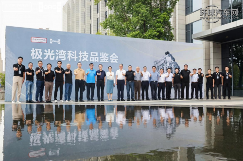 媲美電車靜謐與性能？專家試駕極氪9X，盛贊極光灣電驅動DHT290無感切換與強勁動力第1張