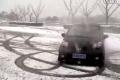 下雪帶來的歡樂！車友駕F0雪中原地打轉
